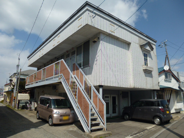 函館市大縄町のアパートの建物外観