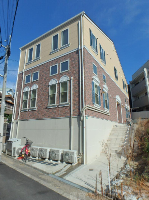 大阪市阿倍野区松虫通のアパートの建物外観