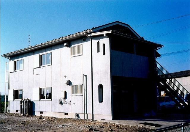 東近江市沖野のアパートの建物外観