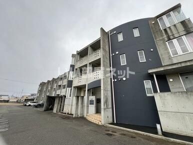 徳島市南島田町のマンションの建物外観