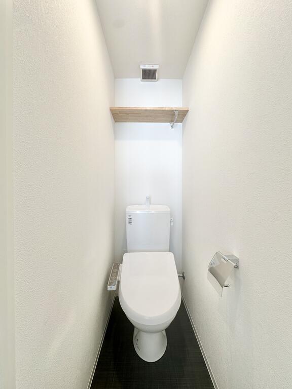 トイレ　収納棚あり