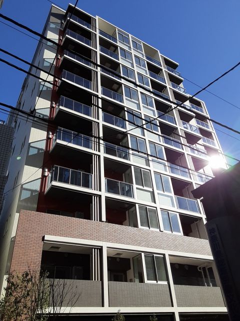 横浜市南区高根町のマンションの建物外観