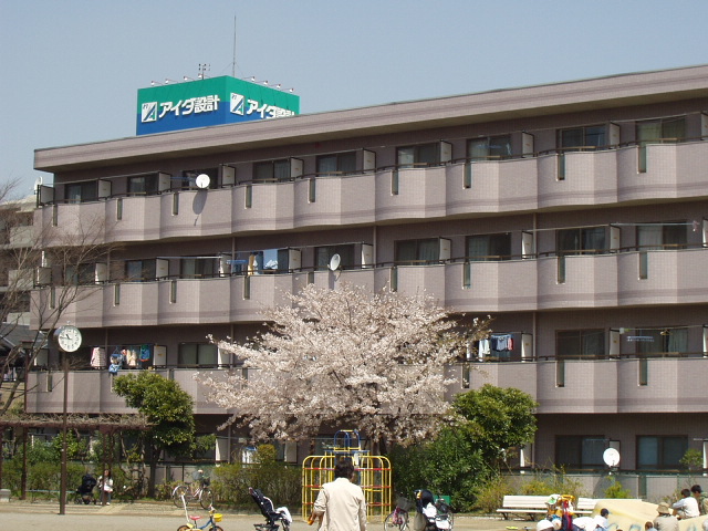 船橋市本郷町のマンションの建物外観