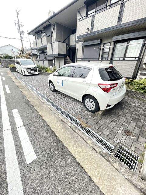 【堺市堺区出島町のアパートの駐車場】