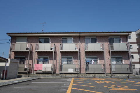 近江八幡市白鳥町のアパートの建物外観