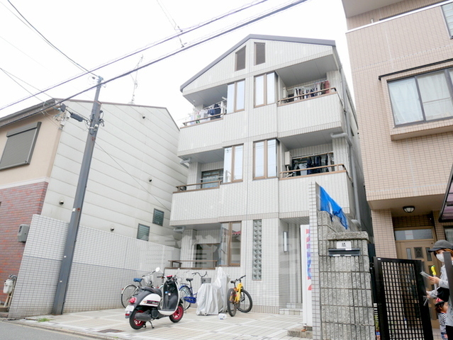 京都市伏見区西堺町のマンションの建物外観