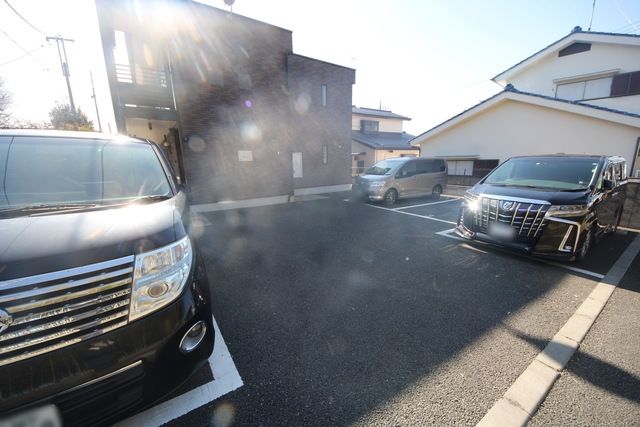 【横浜市瀬谷区本郷のアパートの駐車場】