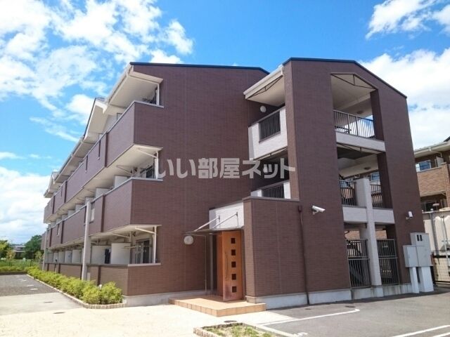 京田辺市草内大切のマンションの建物外観