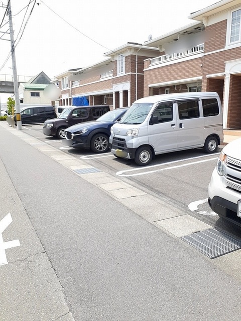 【メゾン花水木　IIの駐車場】