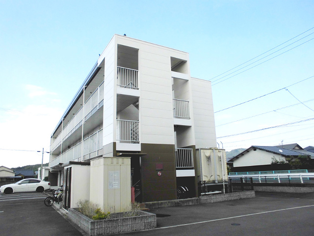 【高松市東山崎町のアパートの建物外観】