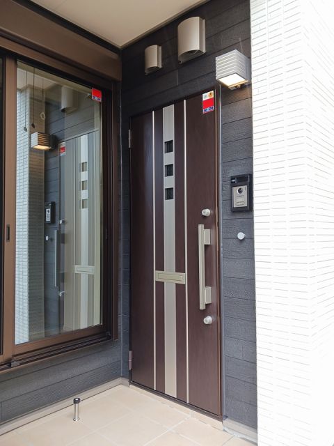【福島市西中央のアパートの玄関】