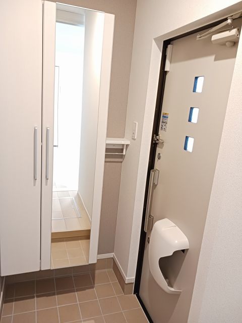 【福島市西中央のアパートの玄関】