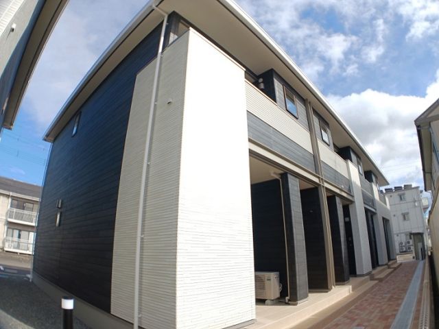 【福島市西中央のアパートの建物外観】