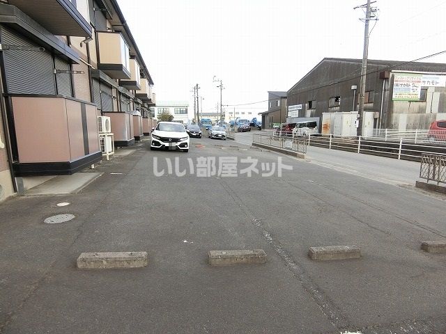 【津市雲出本郷町のアパートの駐車場】