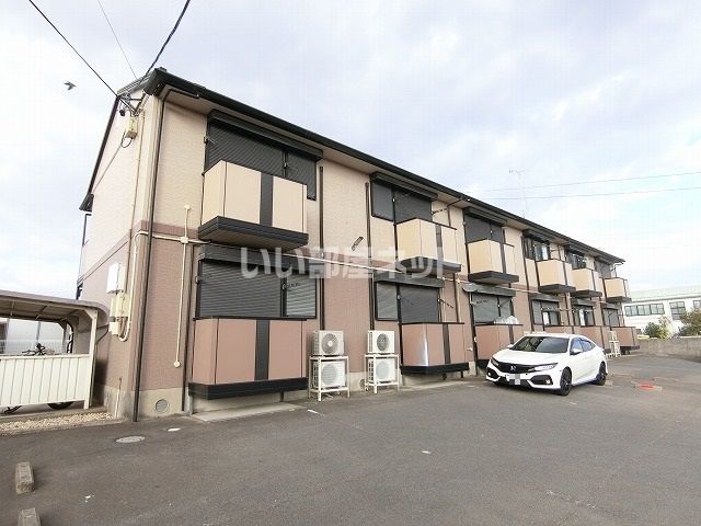 津市雲出本郷町のアパートの建物外観