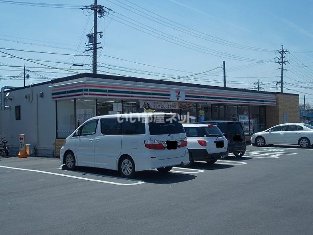 【津市雲出本郷町のアパートのコンビニ】