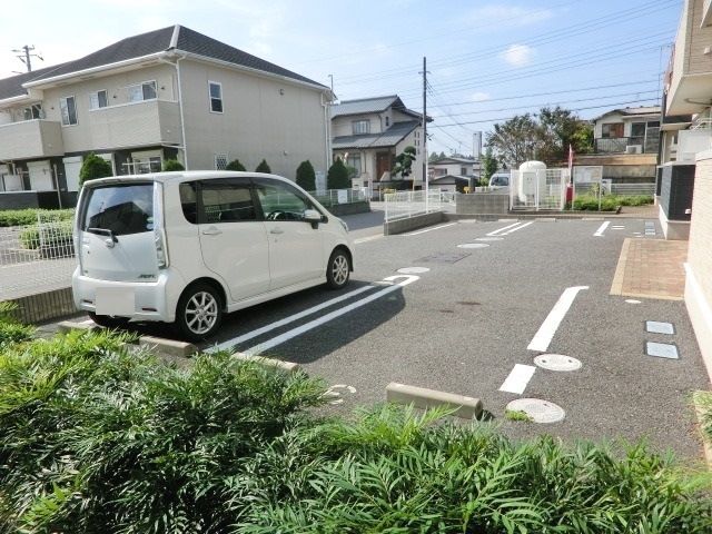 【佐倉市上志津原のアパートの駐車場】