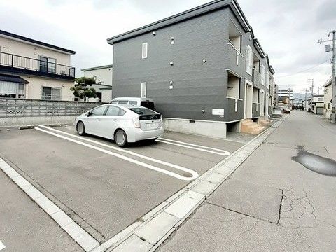 【函館市昭和のアパートの駐車場】