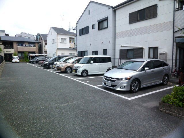 【東大阪市角田のアパートの駐車場】