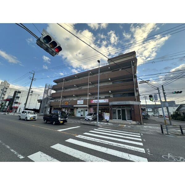 【高蔵寺ビルの建物外観】