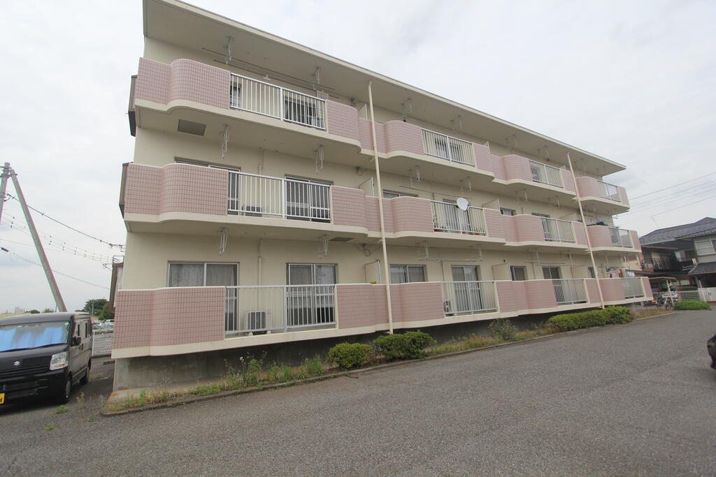 建物外観　駐車場１台無料　２台可