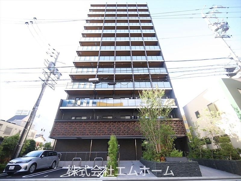 建物外観　地上13階建てデザイナーズマンション