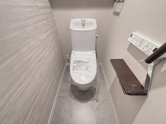 トイレ　温水洗浄便座