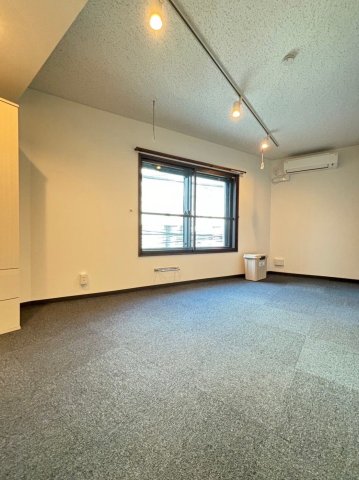 居室・リビング　居室は防音床、防音壁、防音天井となっており、コンクリートの厚