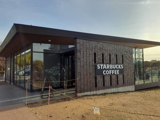 飲食店　スターバックス富山環水公園店（飲食店）まで400m