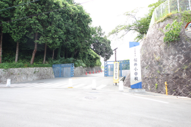 小学校　桜井市立桜井小学校（小学校）まで789m