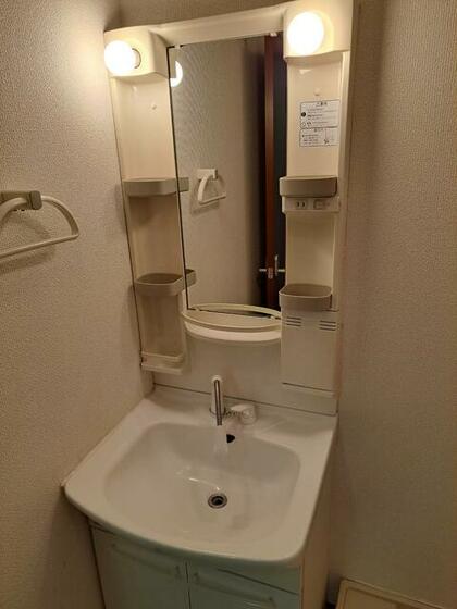 洗面設備　女性のお化粧や男性の身だしなみに洗面台は不可欠