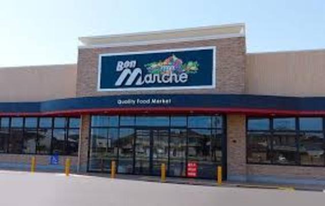 スーパー　ボンマルシェ白浜店（スーパー）まで1018m