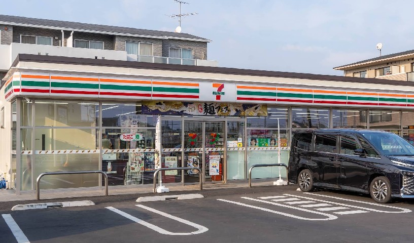 コンビニ　セブンイレブン（コンビニ）まで511m