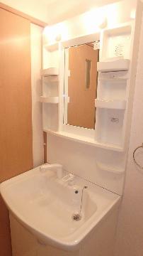 洗面設備　朝シャンも出来るシャワー付洗面台♪（イメージ）