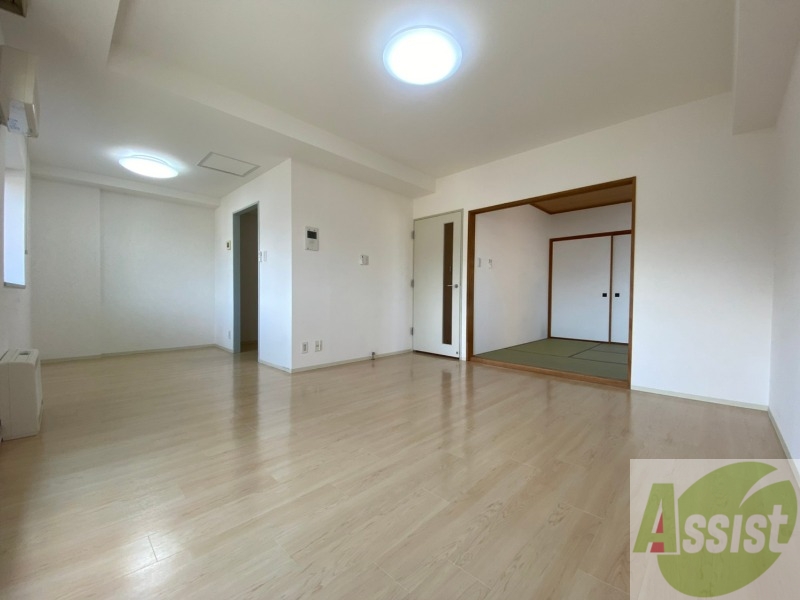 居室・リビング　広々としたリビングですね。使い勝手がよさそうですね！