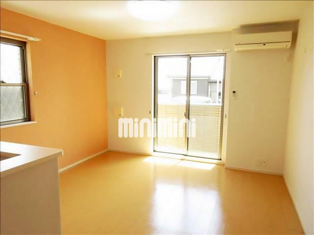 眺望　２面に窓がある明るい洋室です。