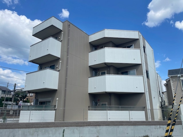 建物外観　オートロック付きで安心！宅配BOX付で便利！