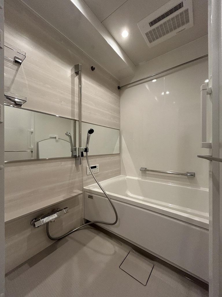 バス・シャワールーム　バスルーム