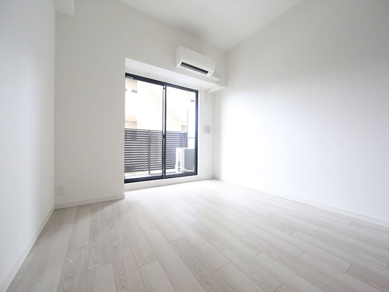 バルコニー　洋室7.4帖　エアコン完備　バルコニー