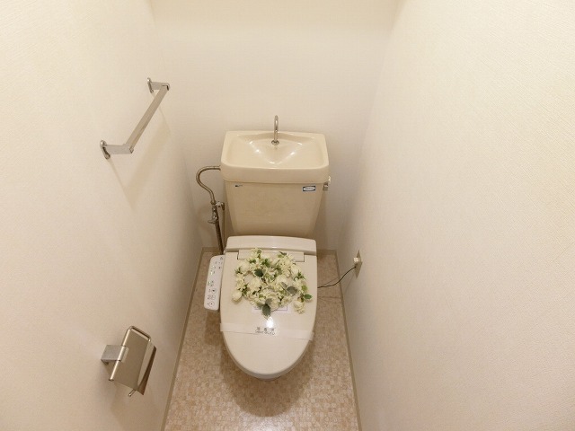 トイレ　温水洗浄便座付です