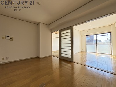 居室・リビング　洋室と合わせて使用可能な広々ダイニング☆