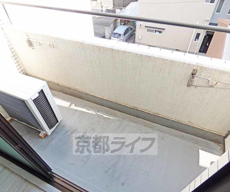 バルコニー　広々としたバルコニーです。