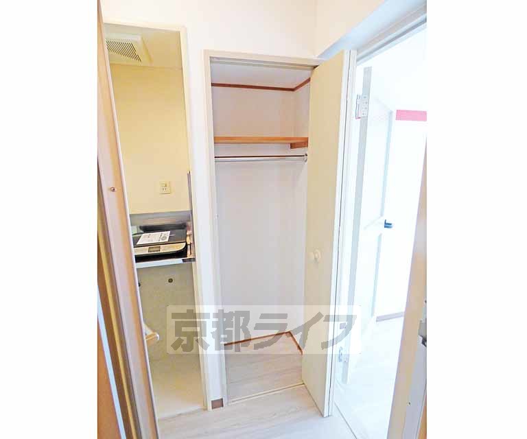 収納　広々とした収納です。