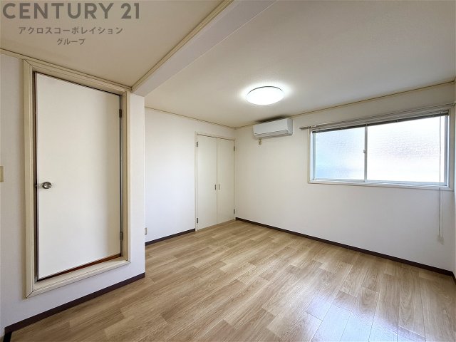 居室・リビング　エアコン・大きめクローゼットあります♪
