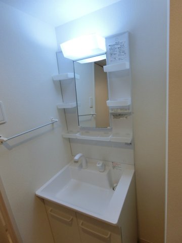 洗面設備　シャワー付き洗面台♪