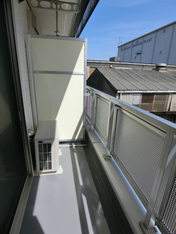 バルコニー　物干しスペース付きのバルコニー♪