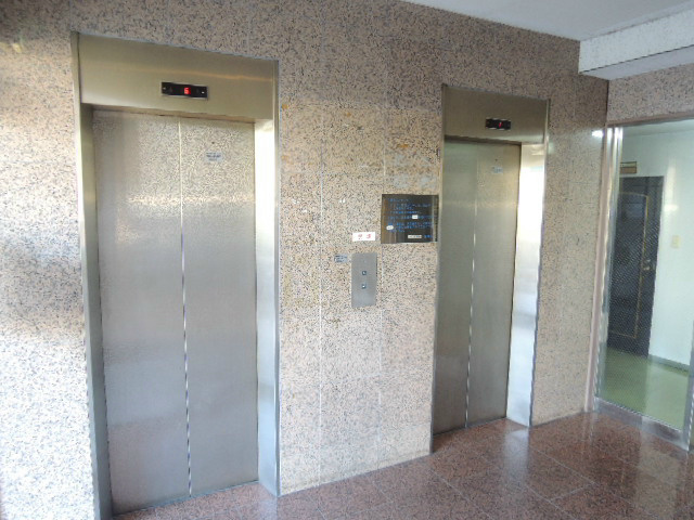 エントランス　エレベーター２機