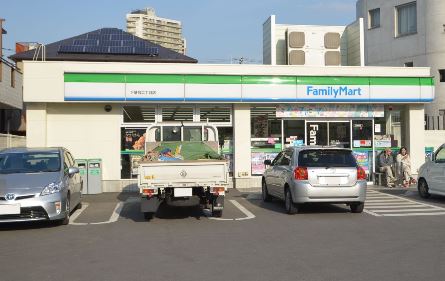 コンビニ　ファミリーマート さいたま本町東二丁目店（コンビニ）まで243m