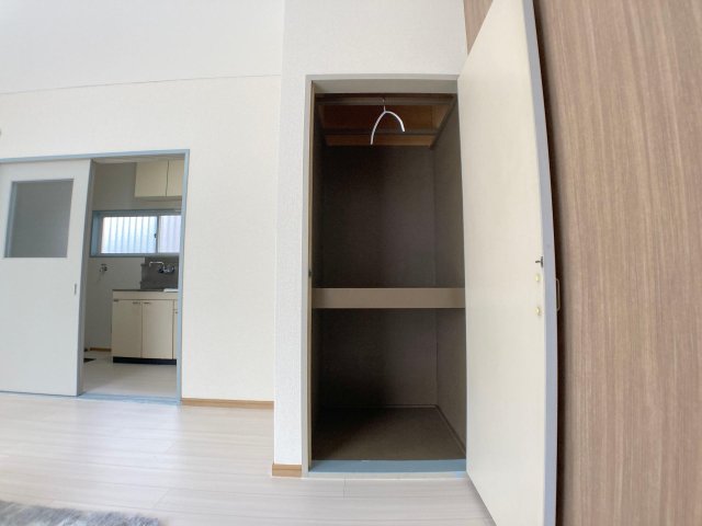 収納　物置、ハンガーもかけられます