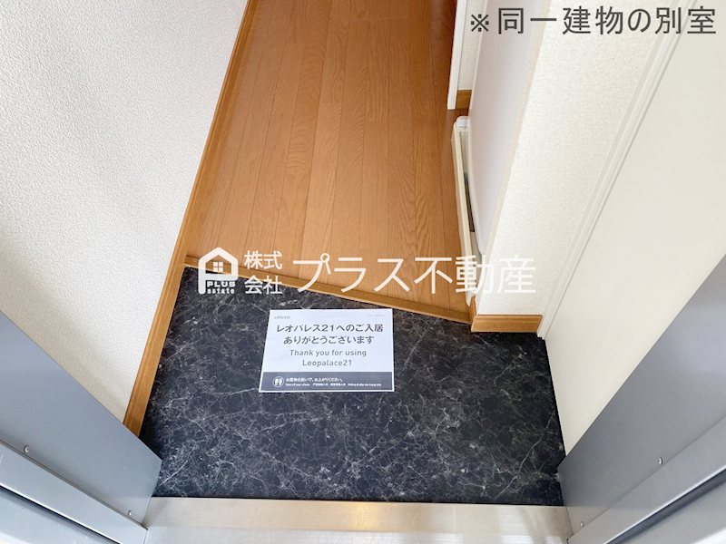 玄関　設備・仕様は号室により異なる為、現況を優先致します。